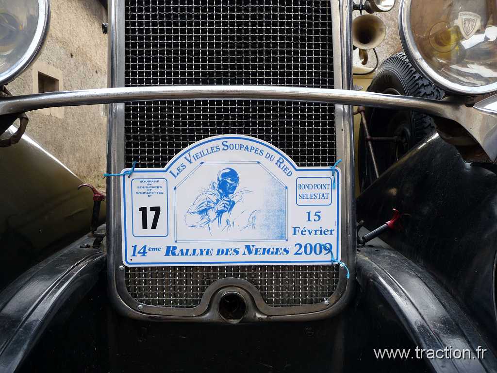 2009_03_01_colmar (8).jpg - 01/03/2009 - 68127 NIEDERENTZEN Préparation au départ pour Colmar Auto Rétro  Citroën C4G Torpédo de 1932